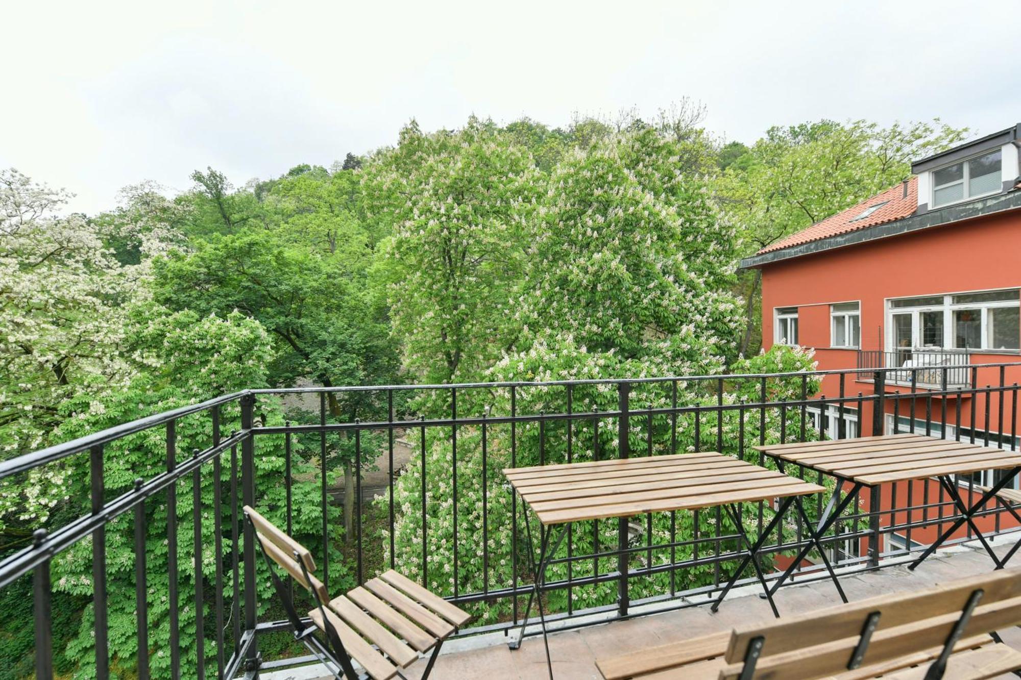 Wsp Petrin Garden Apartments Прага Экстерьер фото